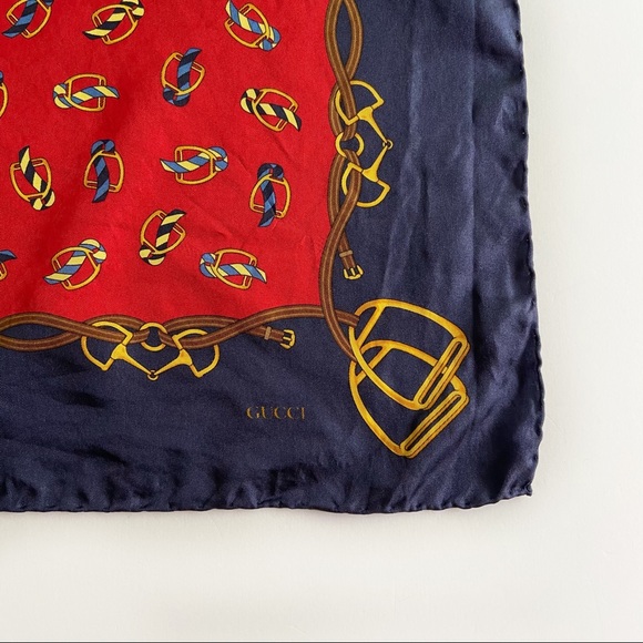 COPY - Gucci
handkerchief/ neck scarf
16x16 - Picture 3 of 7